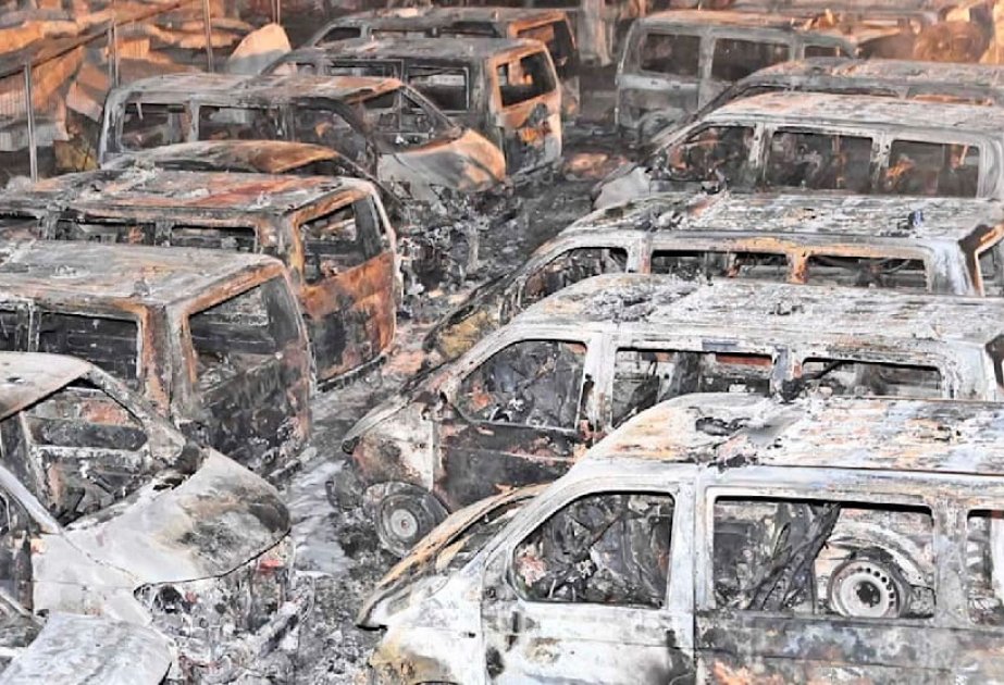 münxendə 23 polis avtomobili yandırılıb