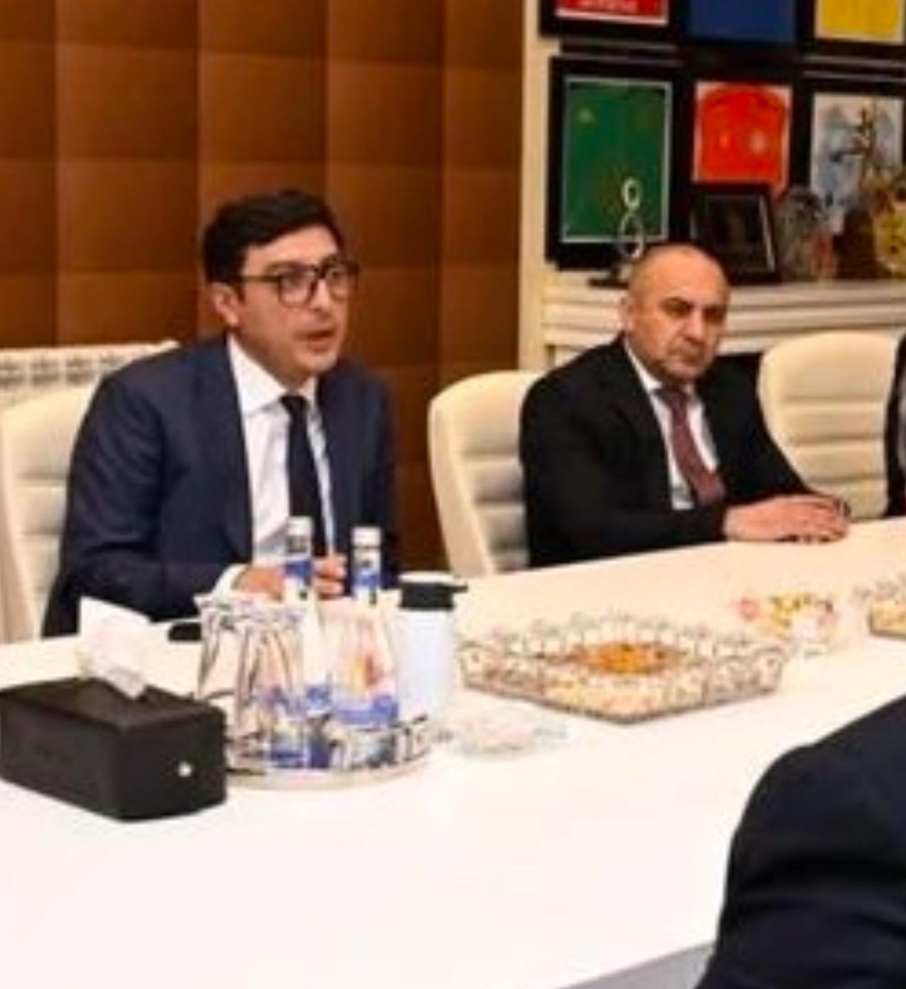 martın 4-də gənclər və idman naziri fərid qayıbov dünya kikboksinq təşkilatları assosiasiyasının (wako) prezidenti roy beykeri qəbul edib.