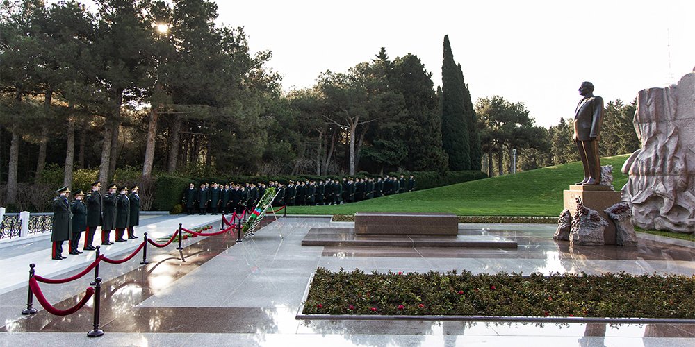 dövlətə sədaqətin, xalqa xidmətin nümunəsi