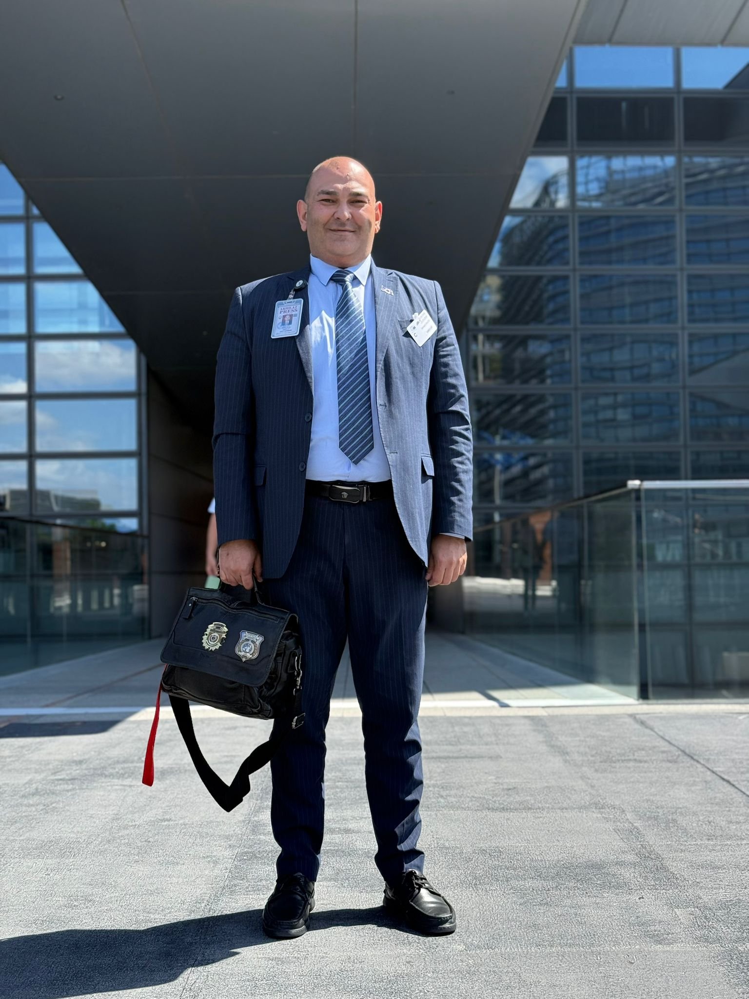 niyə interpol axtarışda olan vətən xainləri haqqında bir tədbir görmür ?