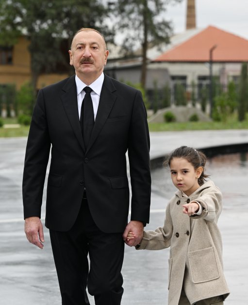 prezident ilham əliyev gəncə memorial kompleksinin açılışında iştirak edib