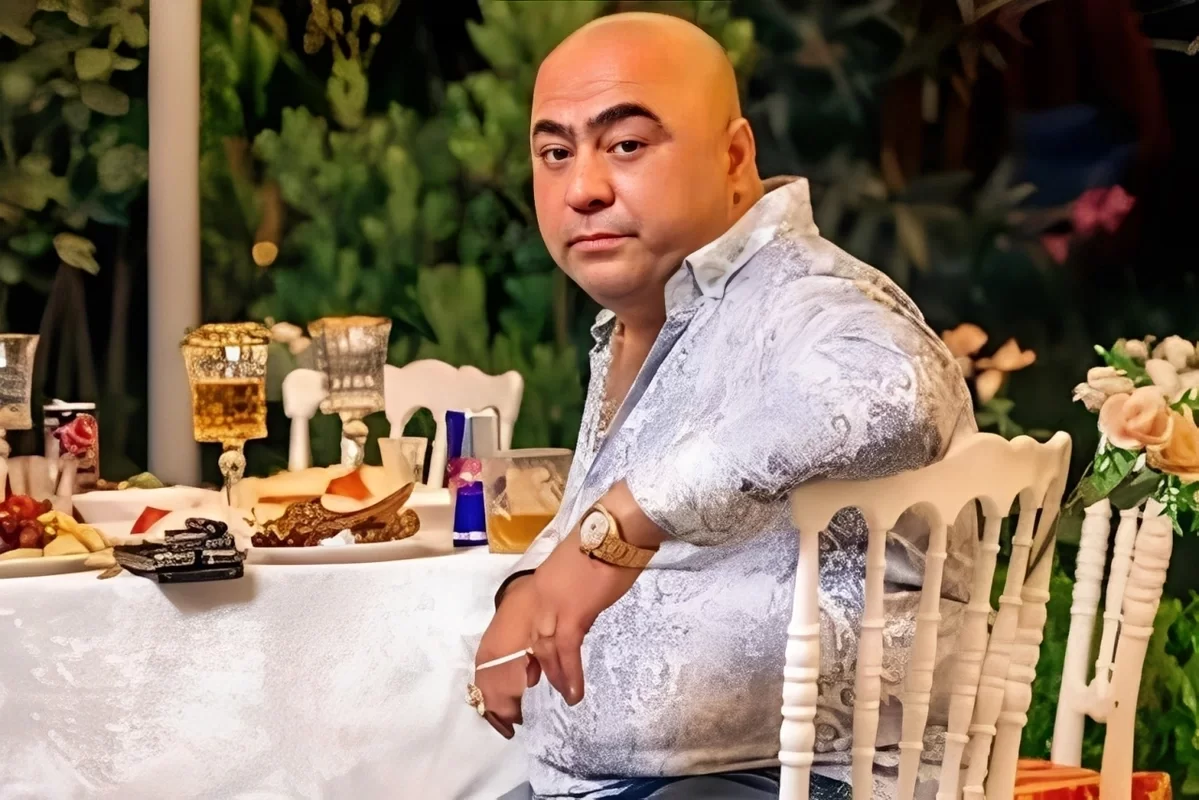 müğənnilərə avtomobil satan taninmiş iş adami ev dustaqlığına buraxıldı