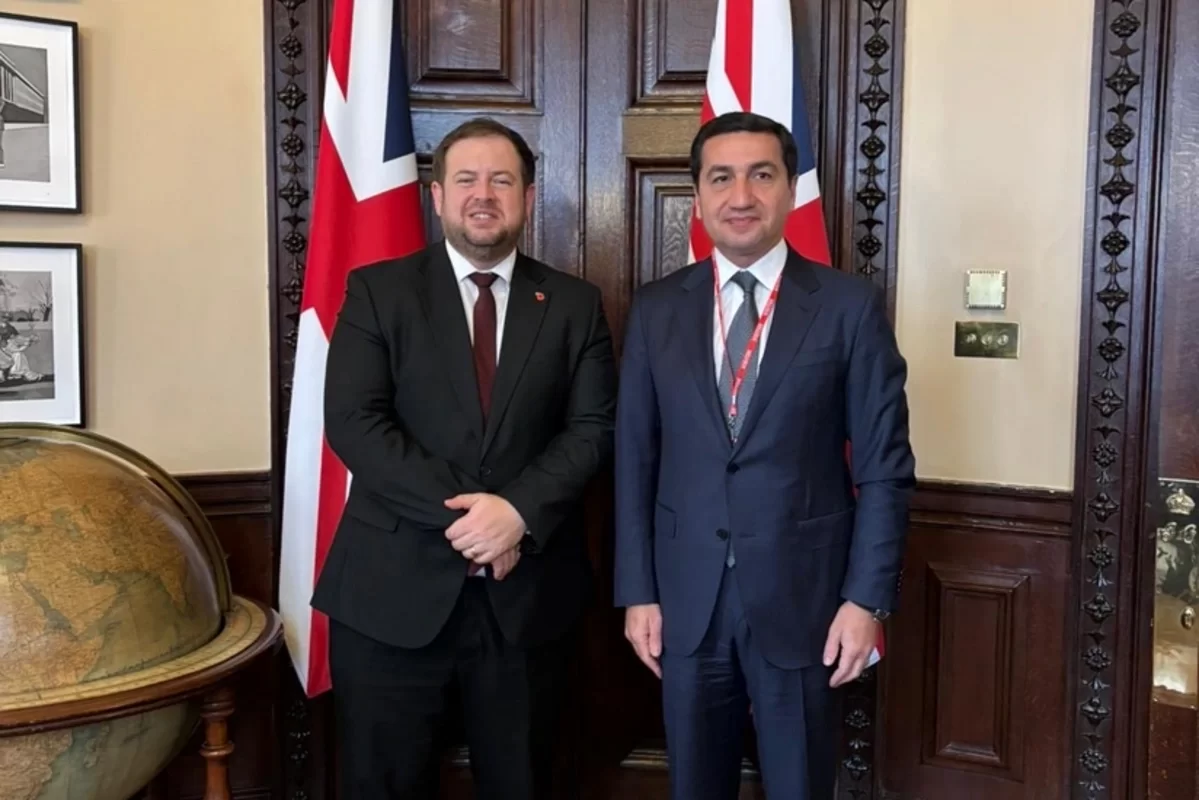 hikmət hacıyev böyük britaniyanın dövlət naziri ilə görüşüb