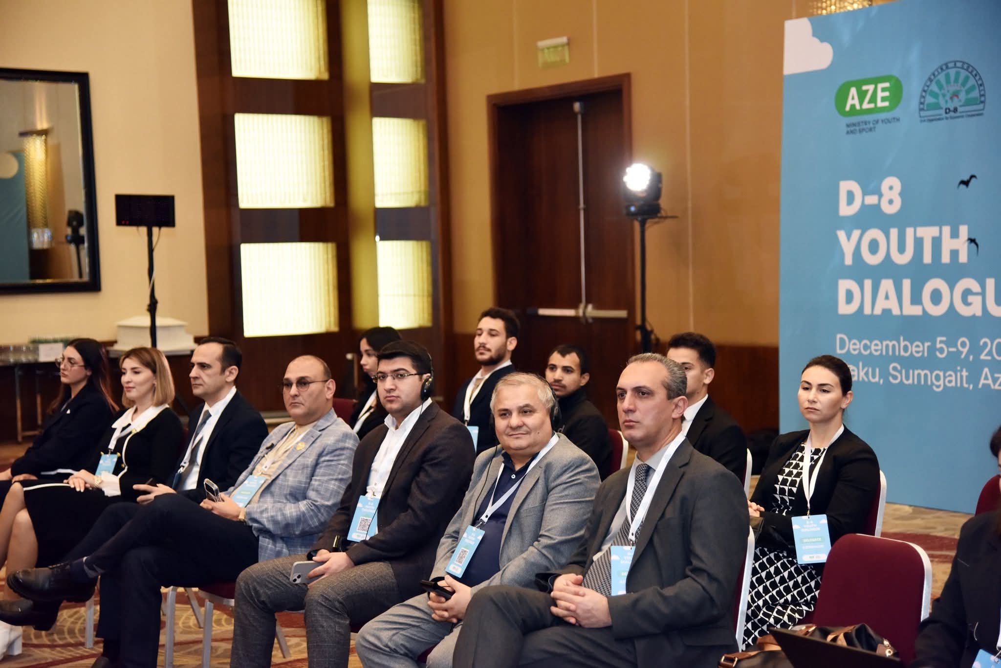 bu gün bakıda keçirilən d-8 gənclər dialoqunun ikinci günü uğurla başa çatdı.