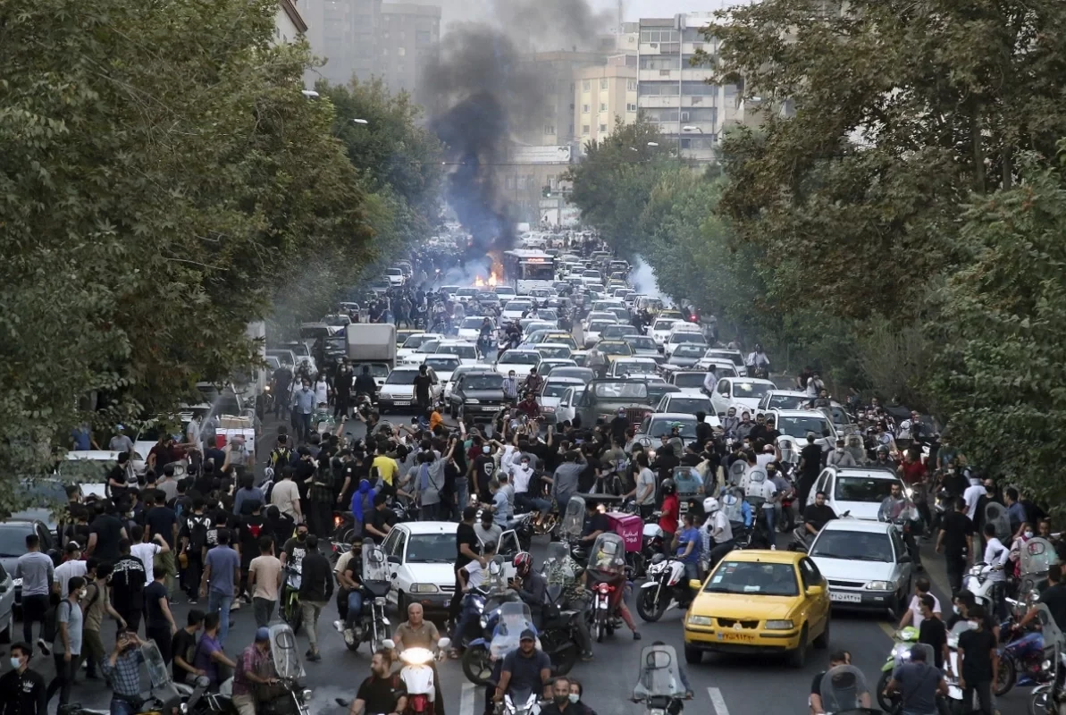 "netblocks": "iran 12 saatdır internetsizdir"
