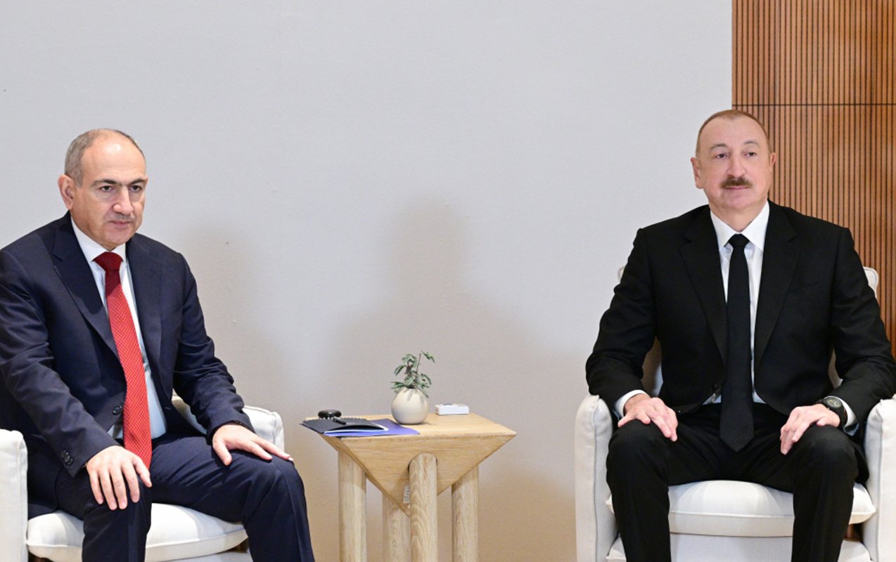 əliyevlə paşinyanın geniş tərkibdə görüşü keçirilir - video - fotolar