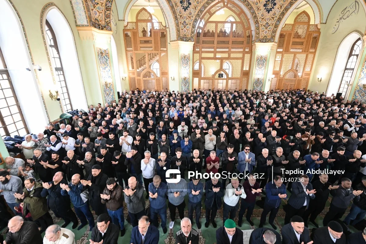 bayram namazı qılındı - fotolar