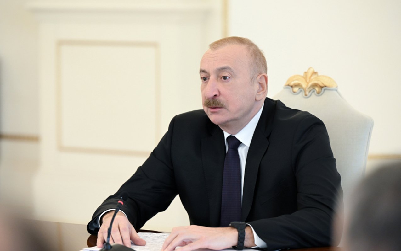 prezident albaniyalı həmkarı ilə danışdı