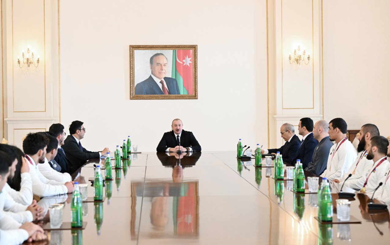 Prezident çempion güləşçiləri qəbul etdi - Fotolar