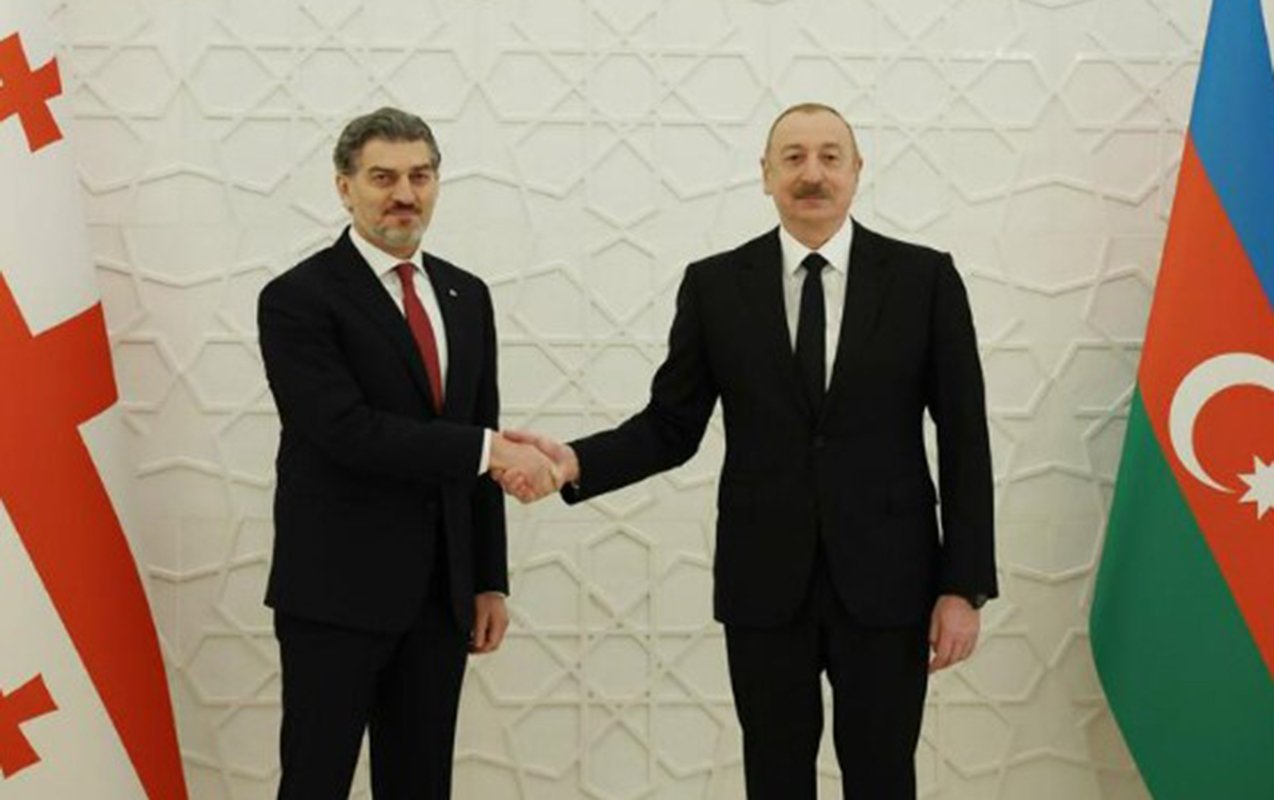 prezidentlər təkbətək görüşdü