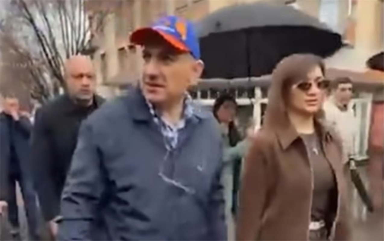 paşinyan uzun müddət sonra anna ilə görüntüləndi - video