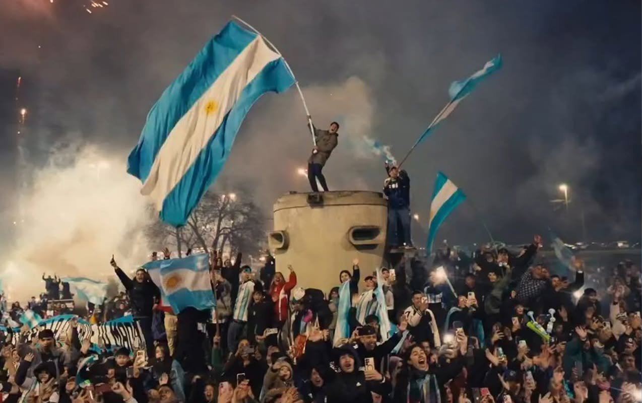 Argentina çempion kimi qarşılandı - Video