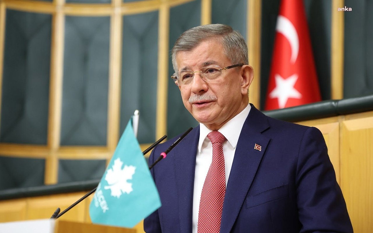 Əhməd Davudoğlu siyasətdən getdi