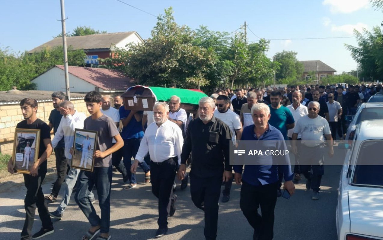Vurulan gəminin kapitanı dəfn edildi - Fotolar