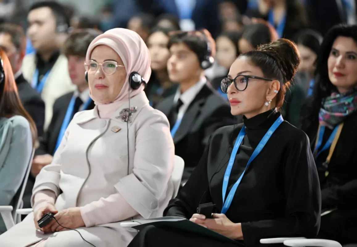 Əminə Ərdoğan Mehriban Əliyevaya zəng edib