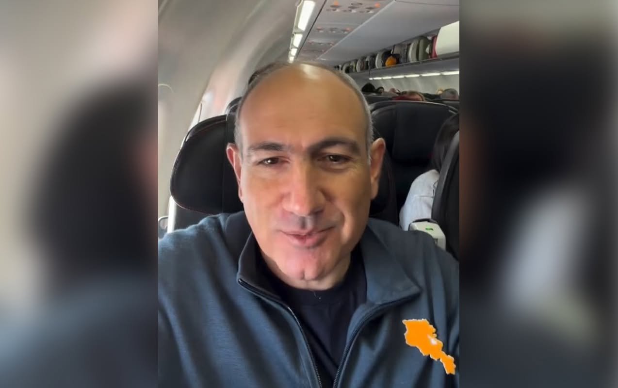 Fransaya prezident təyyarəsi ilə deyil, adi reyslə getdi - Video